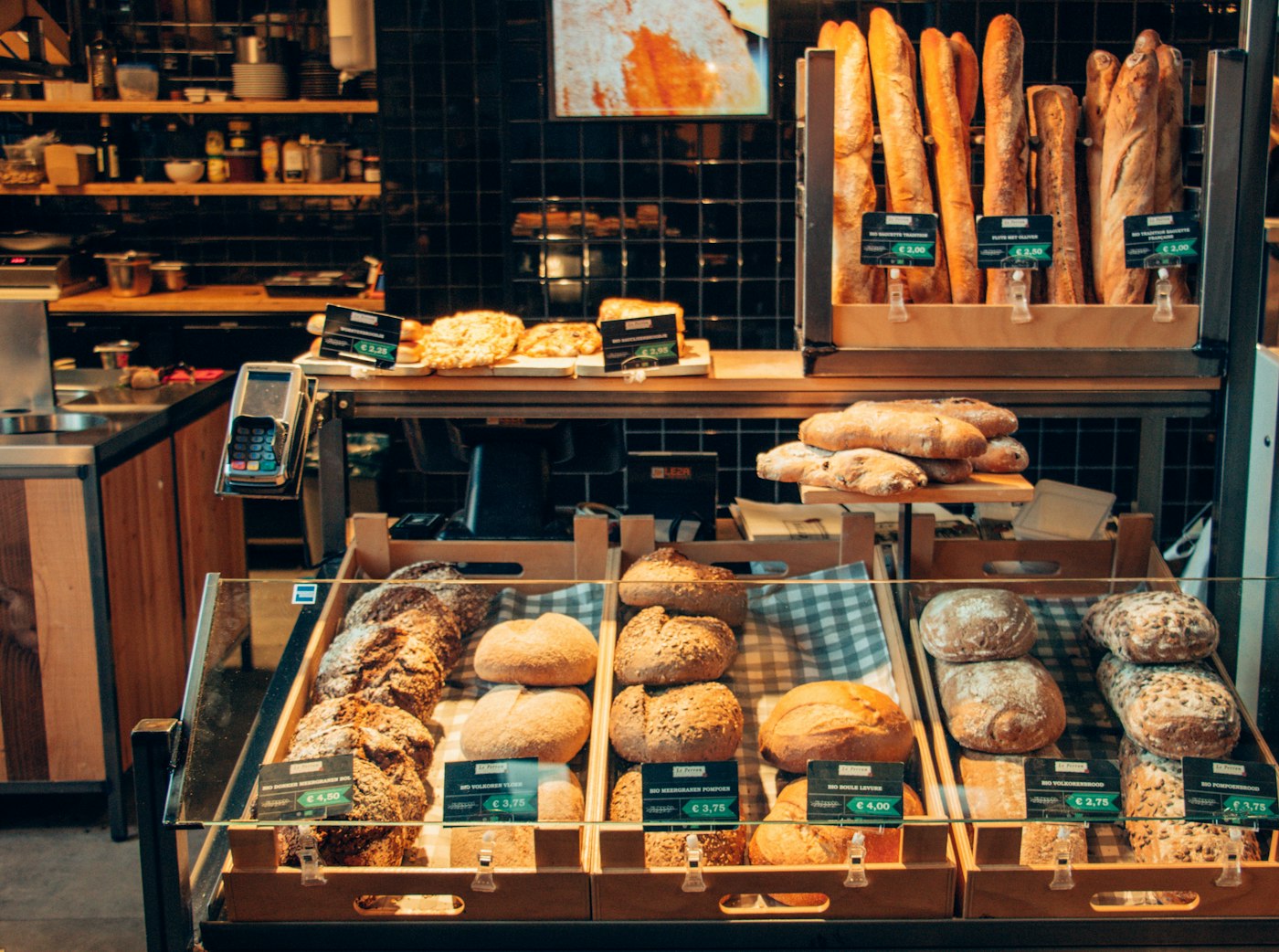Cardamom Crumb Demo Bakery in Round East